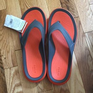 NWT Men’s Orange Crocs Flip Flops